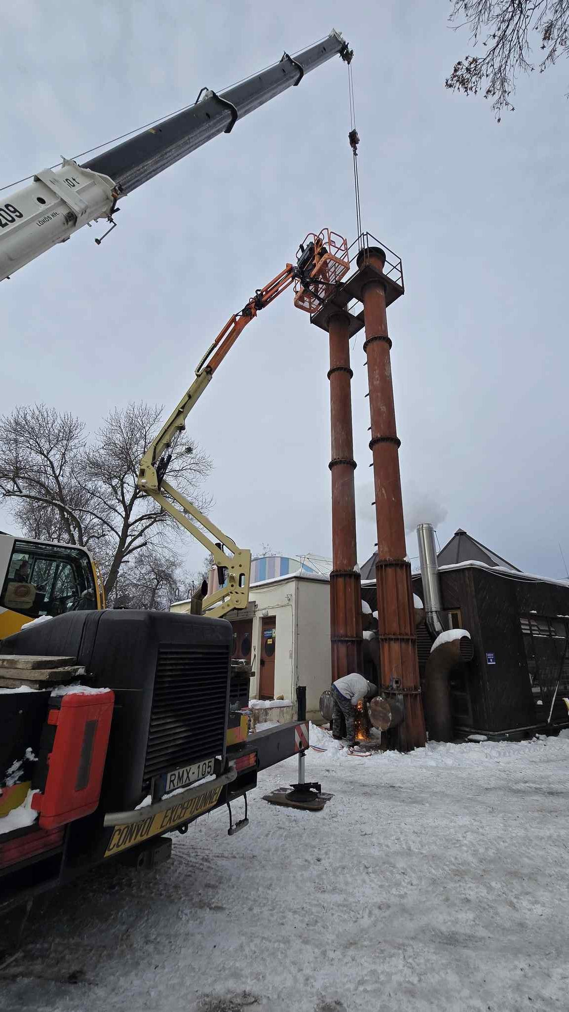 15-meteres-kemeny-bontasa-a-18-keruleti-park-uszodanal-1