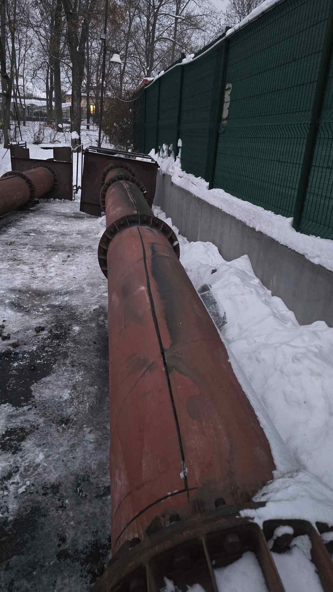 15-meteres-kemeny-bontasa-a-18-keruleti-park-uszodanal-3