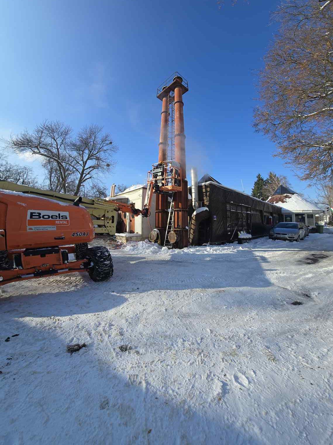 15-meteres-kemeny-bontasa-a-18-keruleti-park-uszodanal